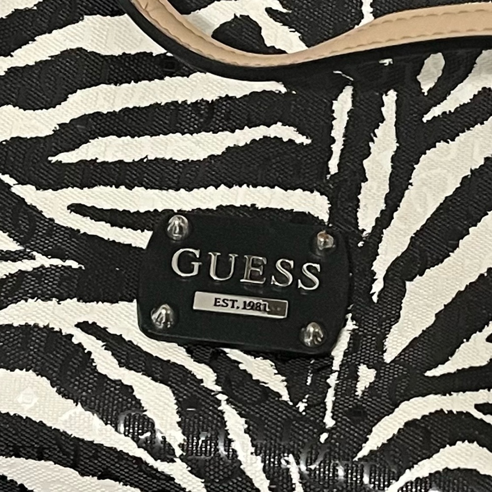 Guess - Picture 2 of 2